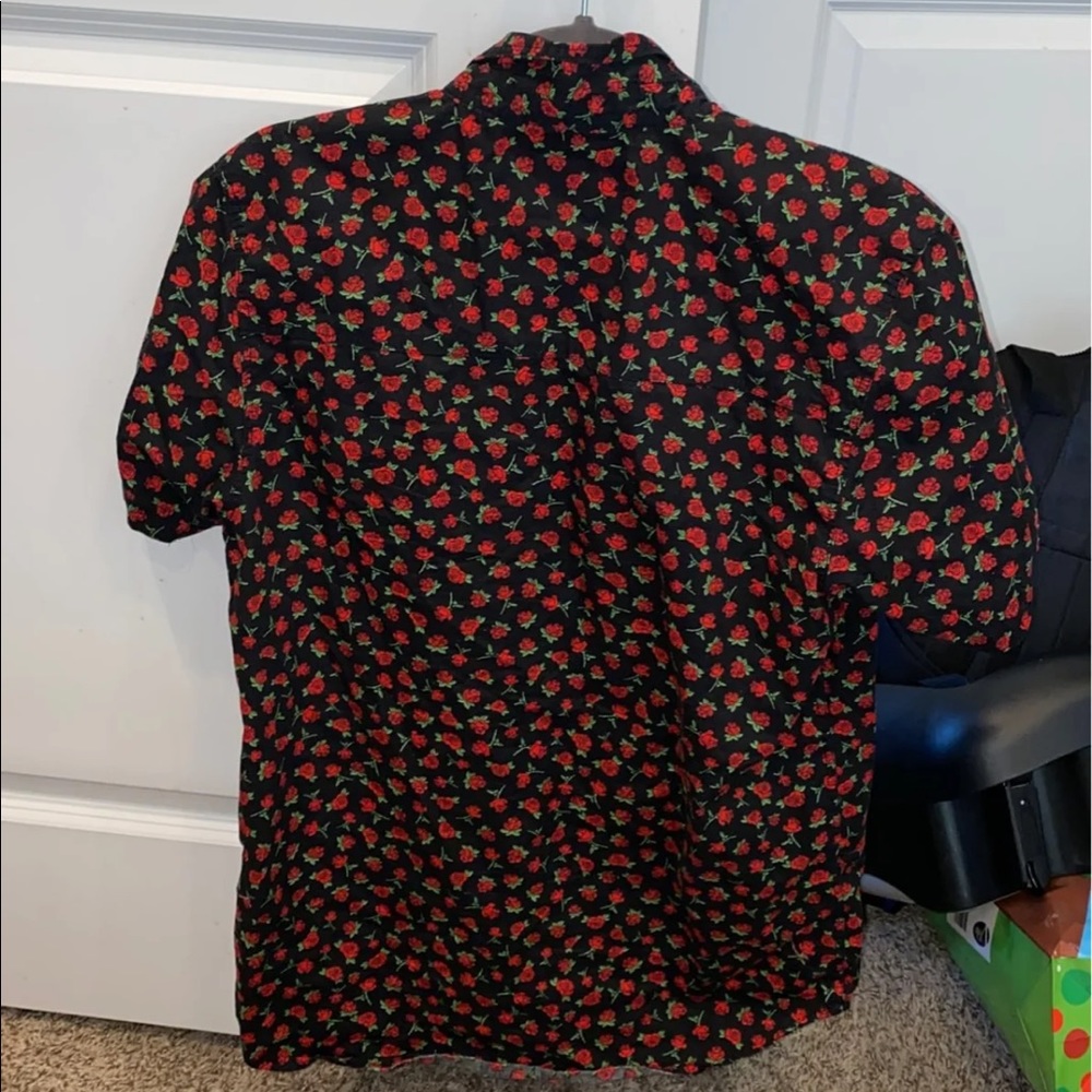 Red Roses shirt - Picture 3 of 5
